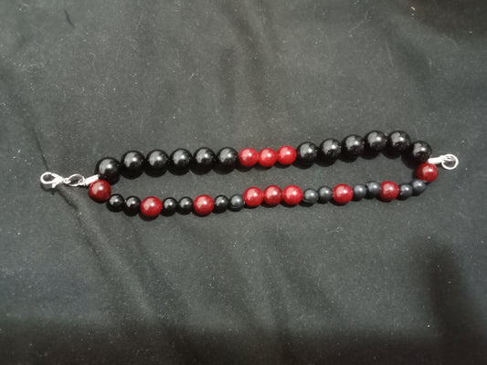 Double corded black and red round beads in an alternating pattern.